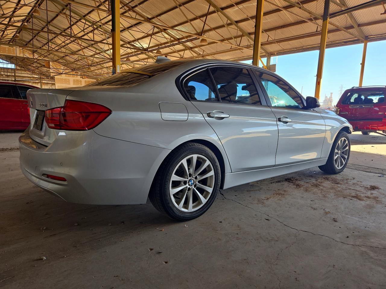 2018 BMW 320 I - zdjęcie 3