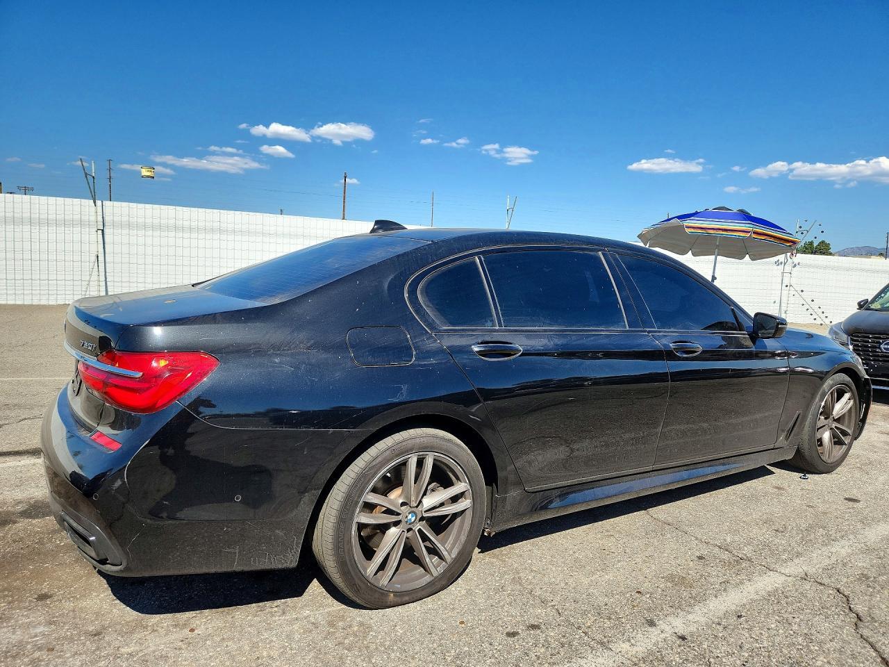 2016 BMW Seria 7 750i - zdjęcie 3