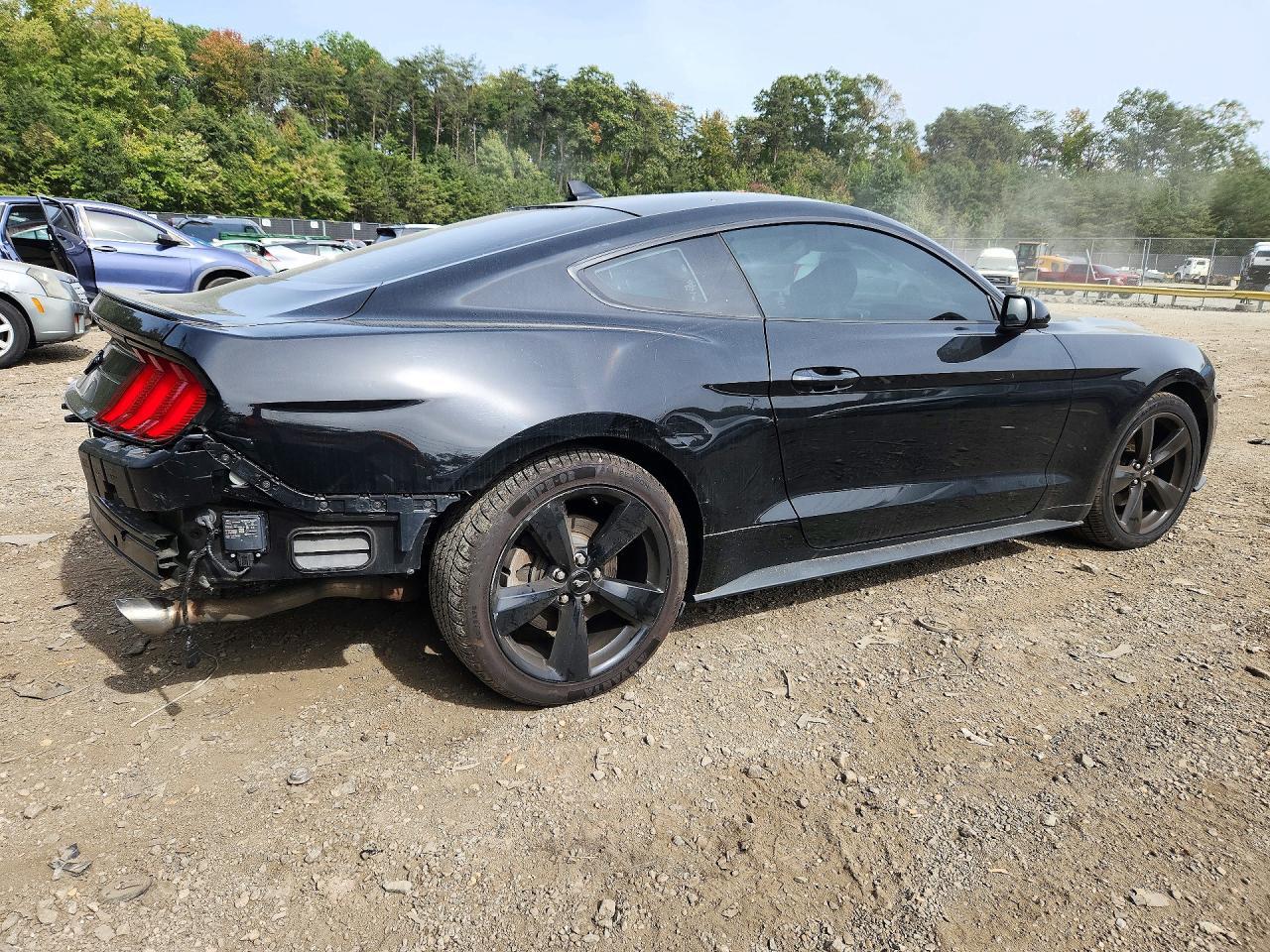 2023 Ford Mustang - zdjęcie 3