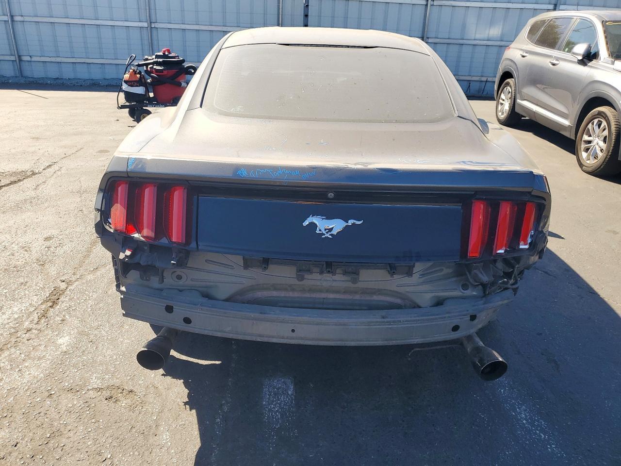 2017 Ford Mustang - zdjęcie 6