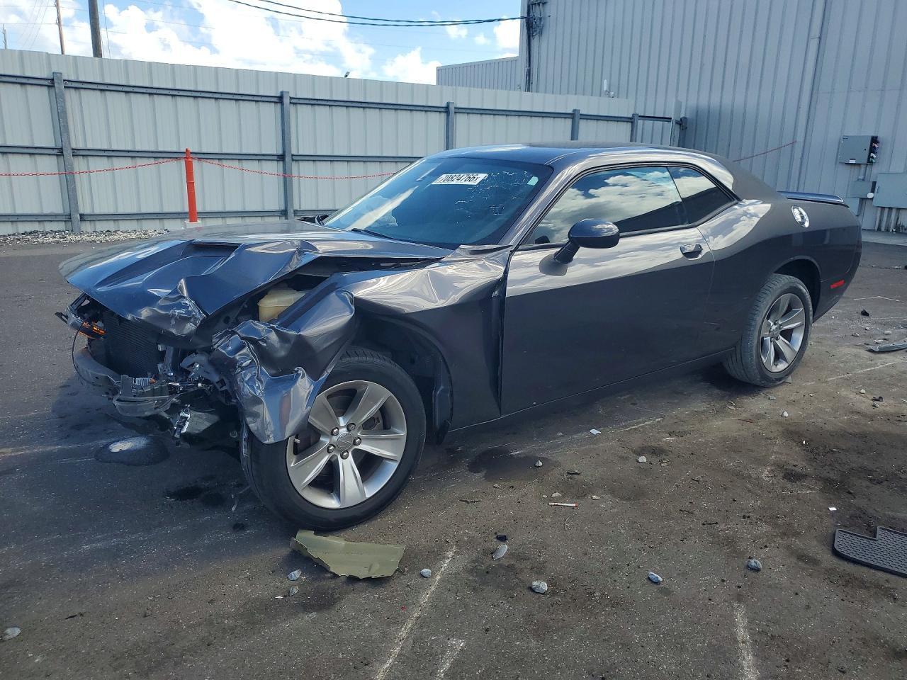 2022 Dodge Challenger Sxt - zdjęcie główne