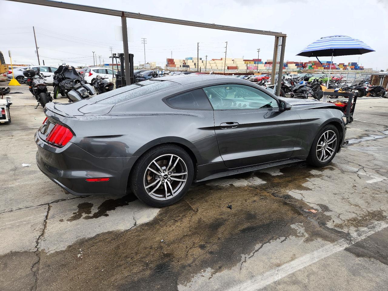 2017 Ford Mustang - zdjęcie 3