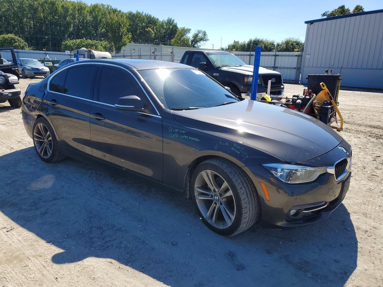 2017 BMW Seria 3 330i - zdjęcie 4