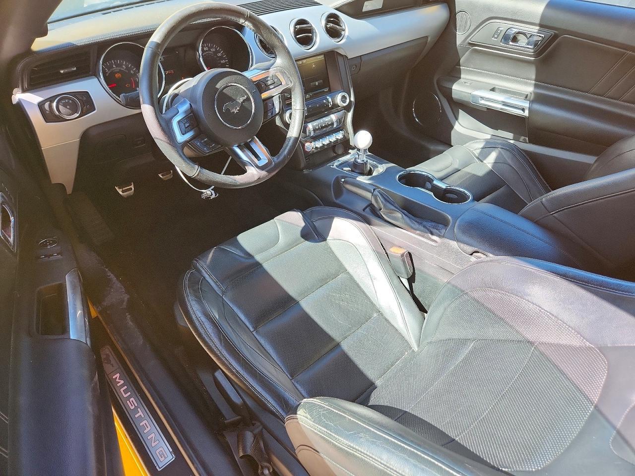 2015 Ford Mustang - zdjęcie 8