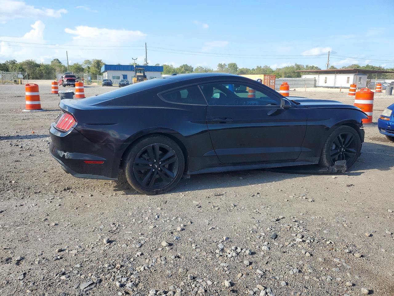 2017 Ford Mustang - zdjęcie 3