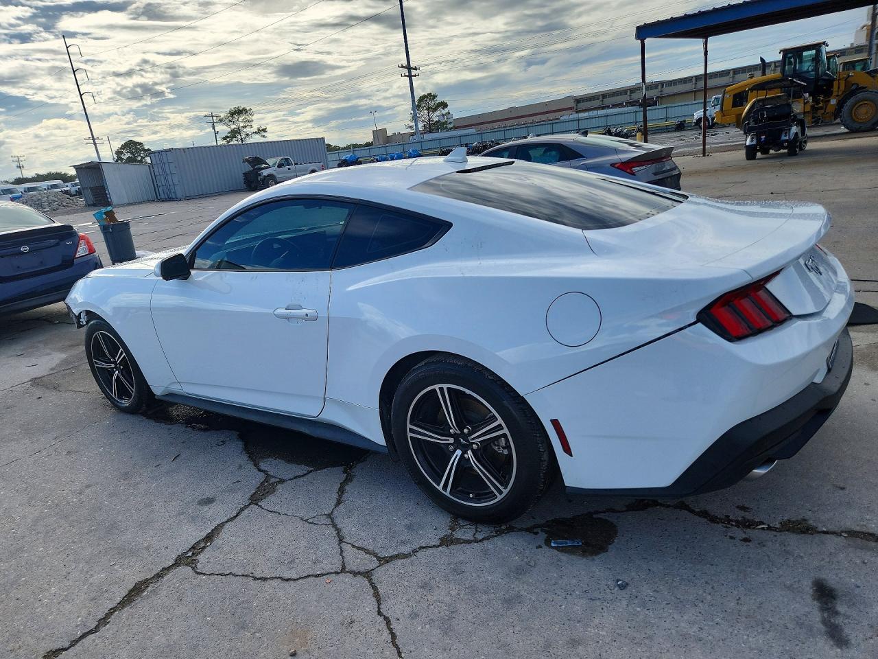 2024 Ford Mustang - zdjęcie 2