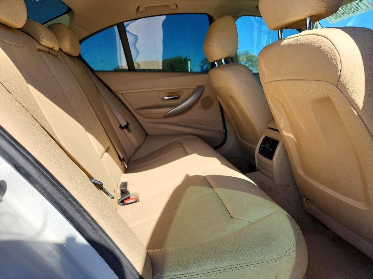 2015 BMW 320 I - zdjęcie 10