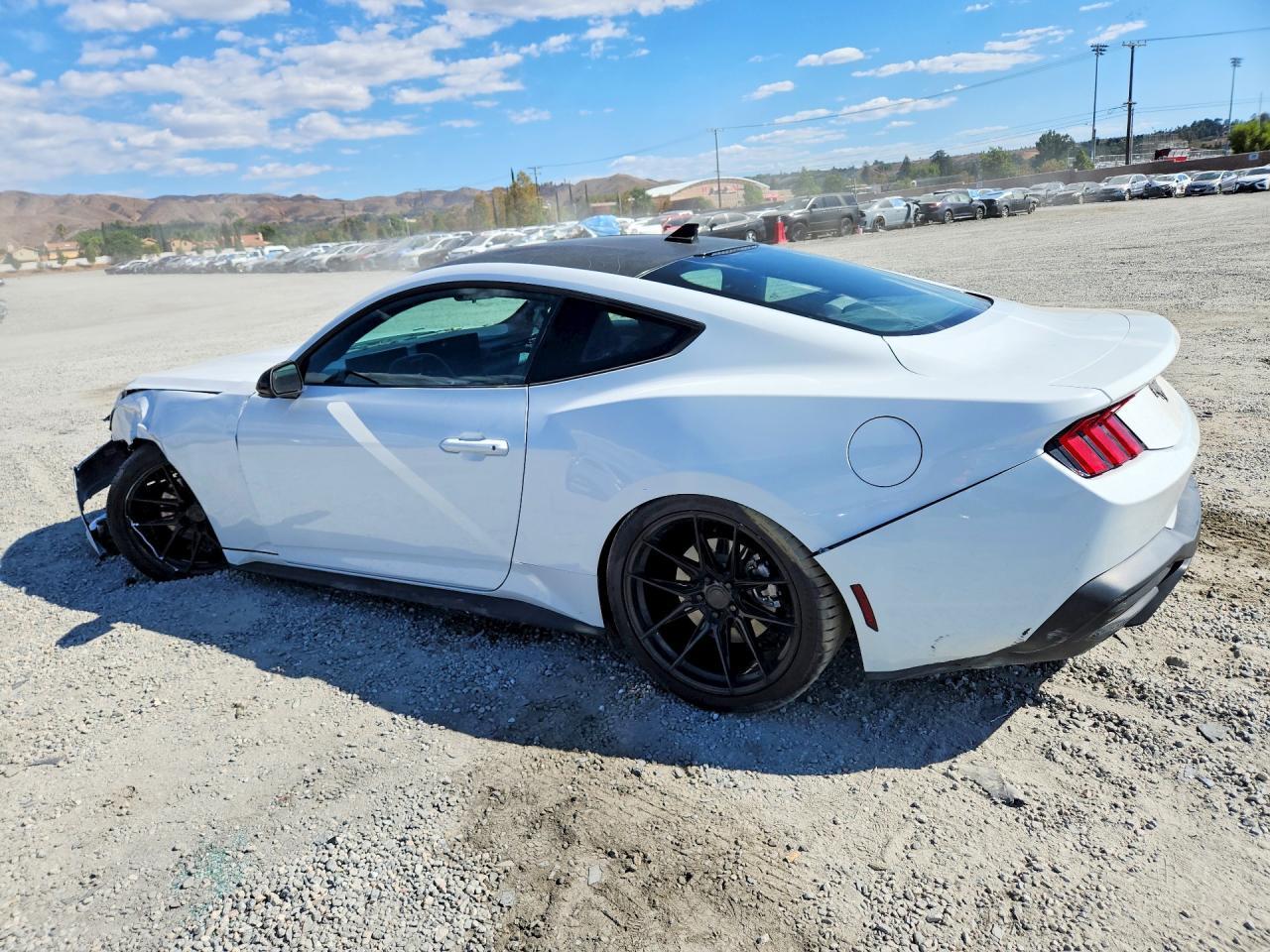2024 Ford Mustang - zdjęcie 2