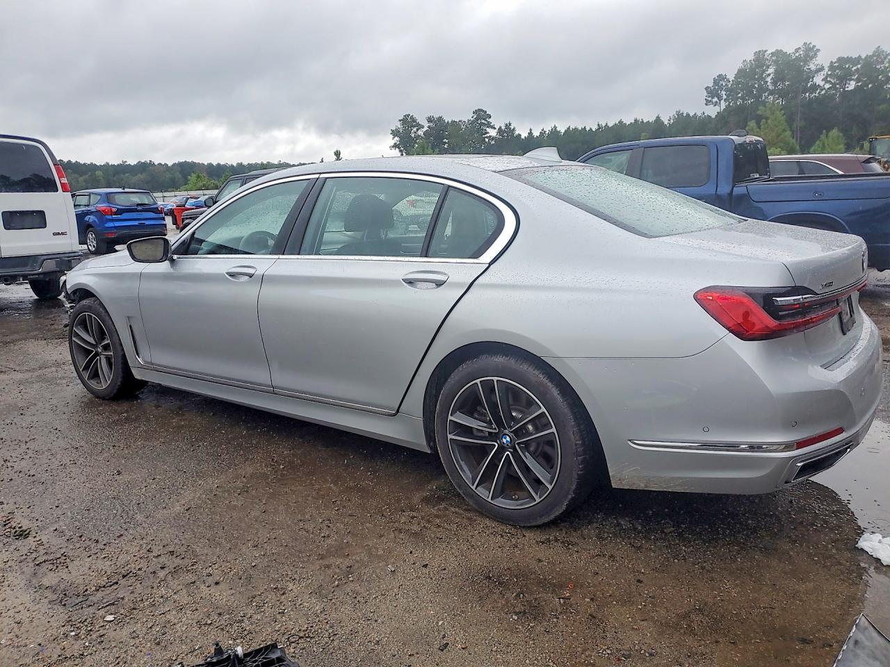 2020 BMW Seria 7 750i - zdjęcie 2