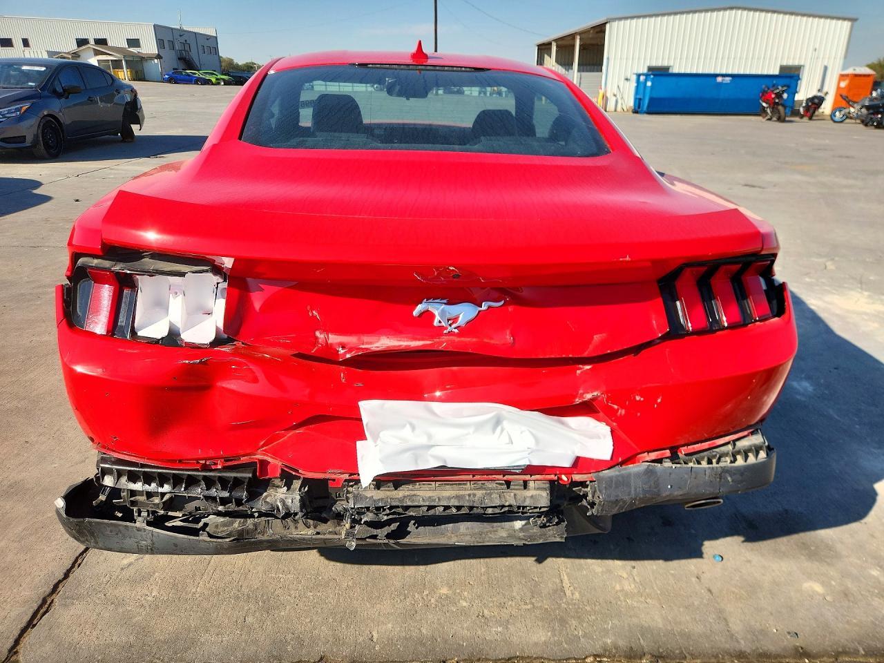2024 Ford Mustang - zdjęcie 6