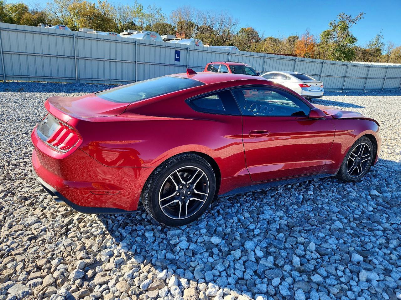 2021 Ford Mustang - zdjęcie 3
