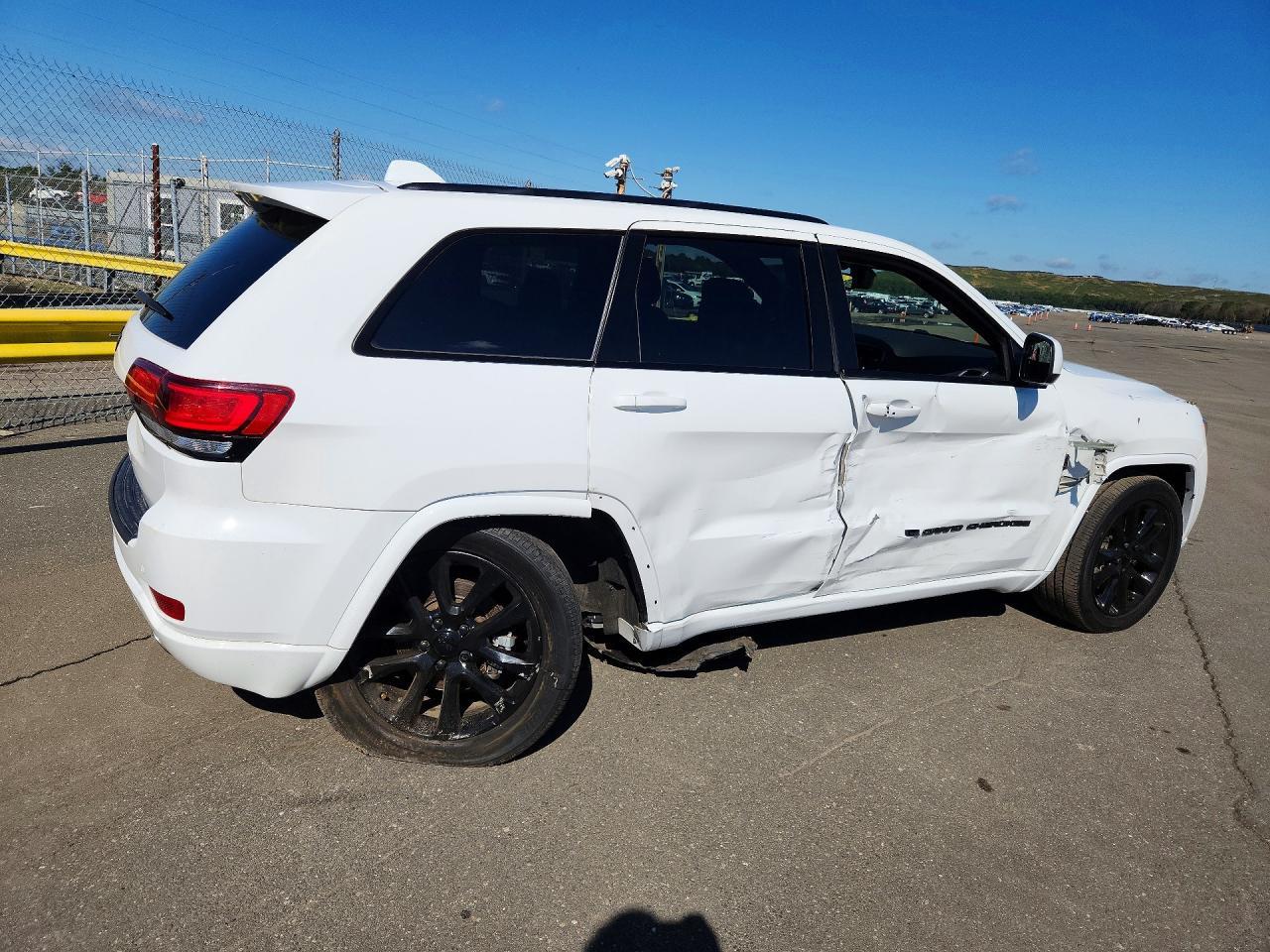 2022 Jeep Grand Cherokee Laredo E - zdjęcie 3