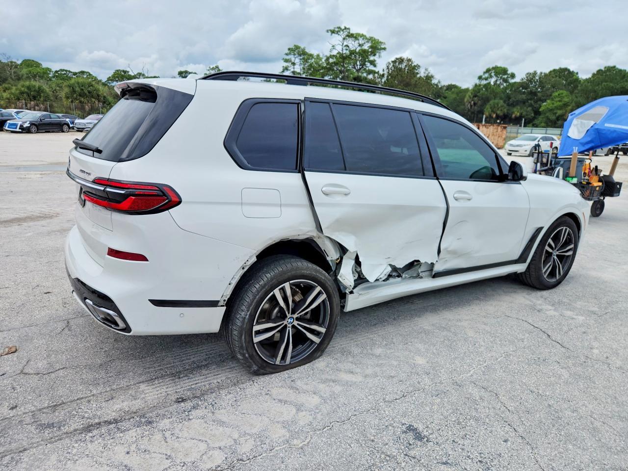 2023 BMW X7 xDrive40I - zdjęcie 3