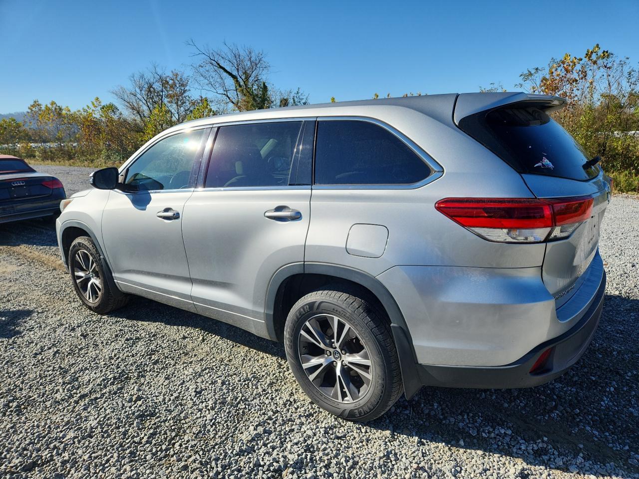 2017 Toyota Highlander Le - zdjęcie 2