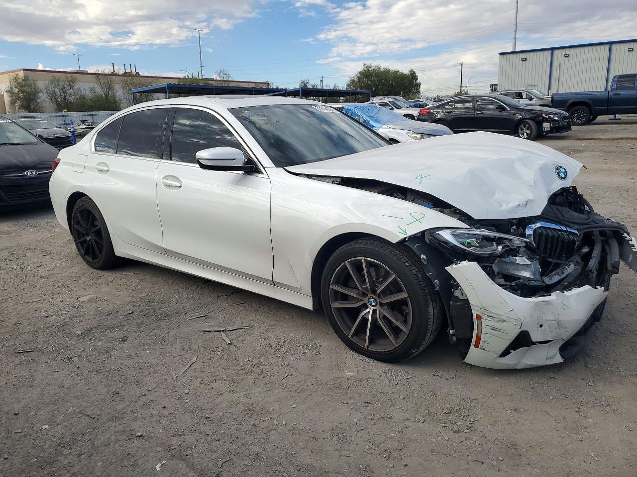 2022 BMW 330I - zdjęcie 4