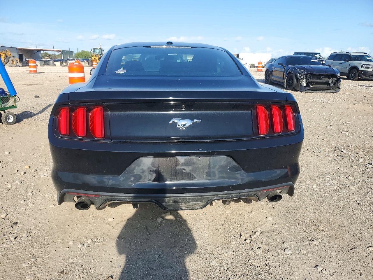 2017 Ford Mustang - zdjęcie 6