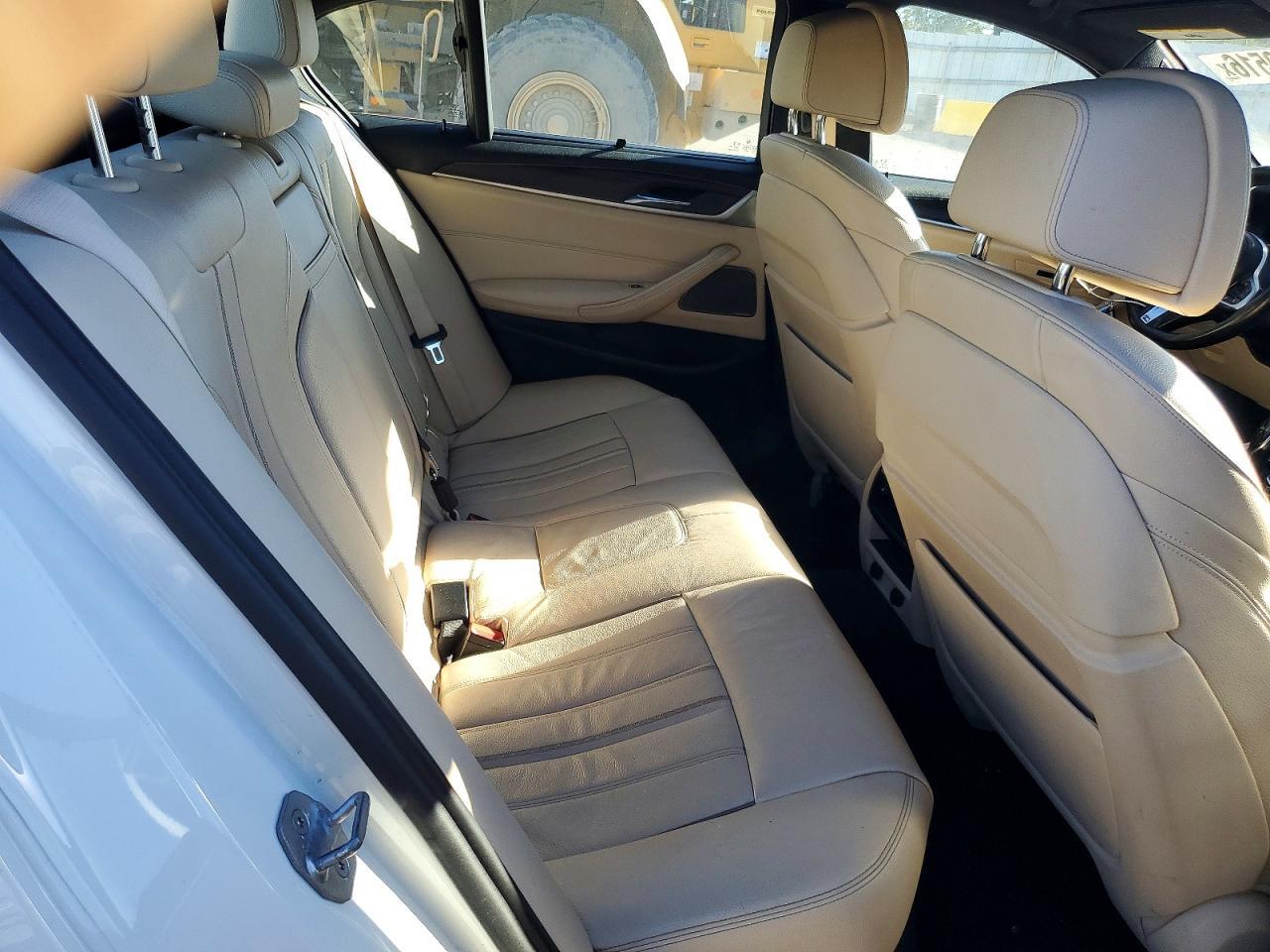 2017 BMW Seria 5 530i - zdjęcie 10