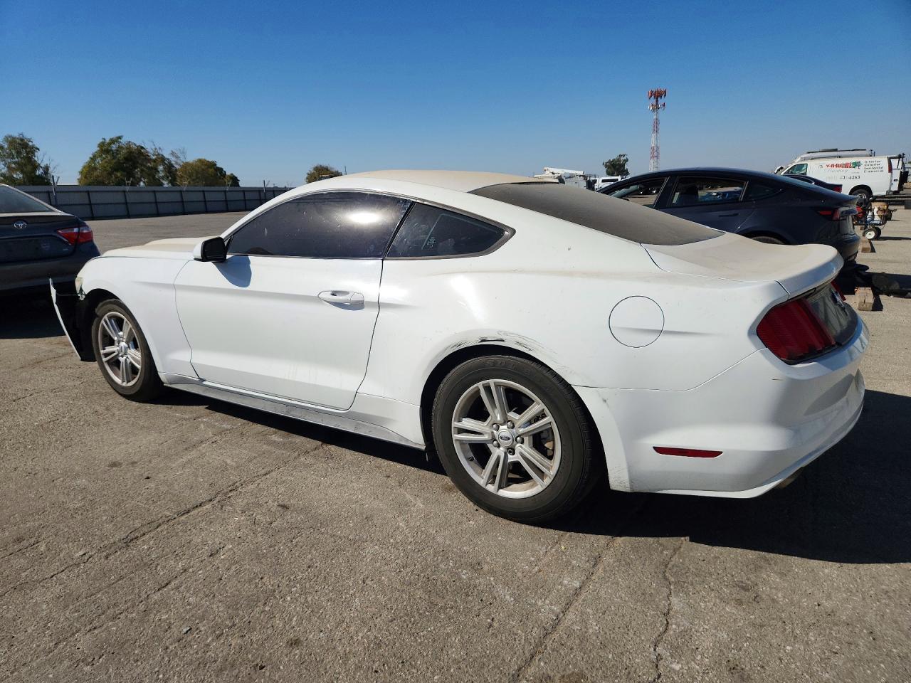 2016 Ford Mustang - zdjęcie 2
