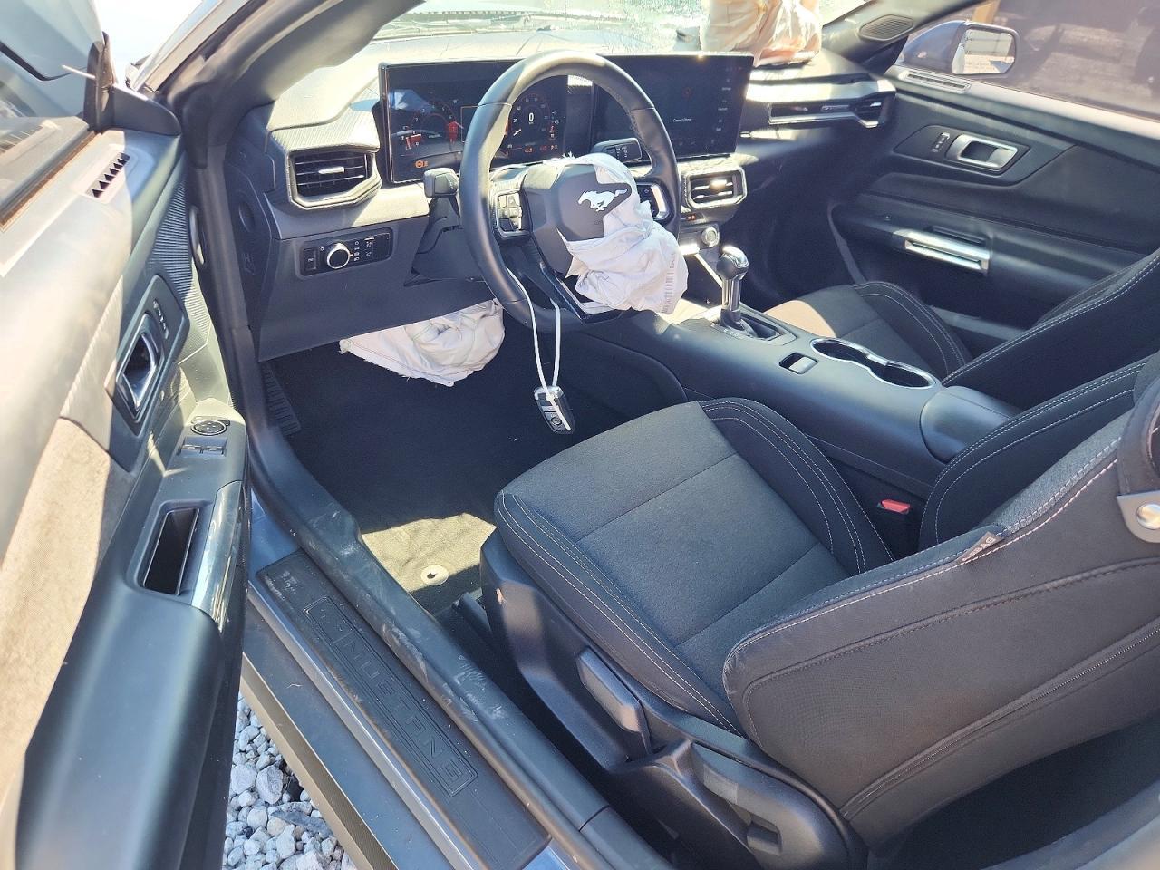 2024 Ford Mustang - zdjęcie 8