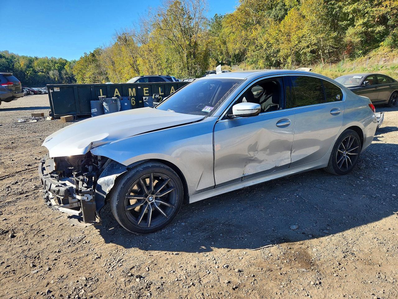 2019 BMW Seria 3 330i - zdjęcie główne