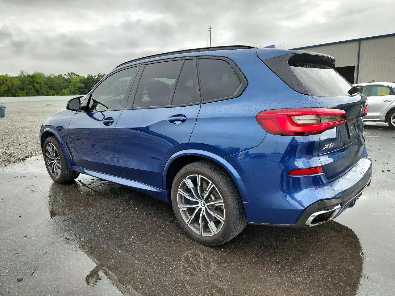 2019 BMW X5 xDrive50I - zdjęcie 2