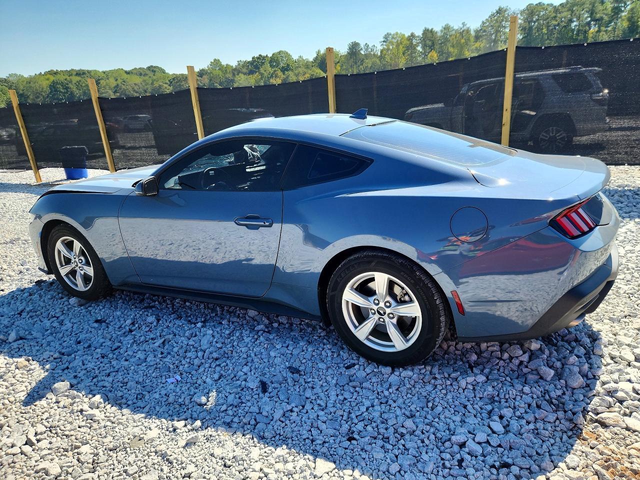 2024 Ford Mustang - zdjęcie 2