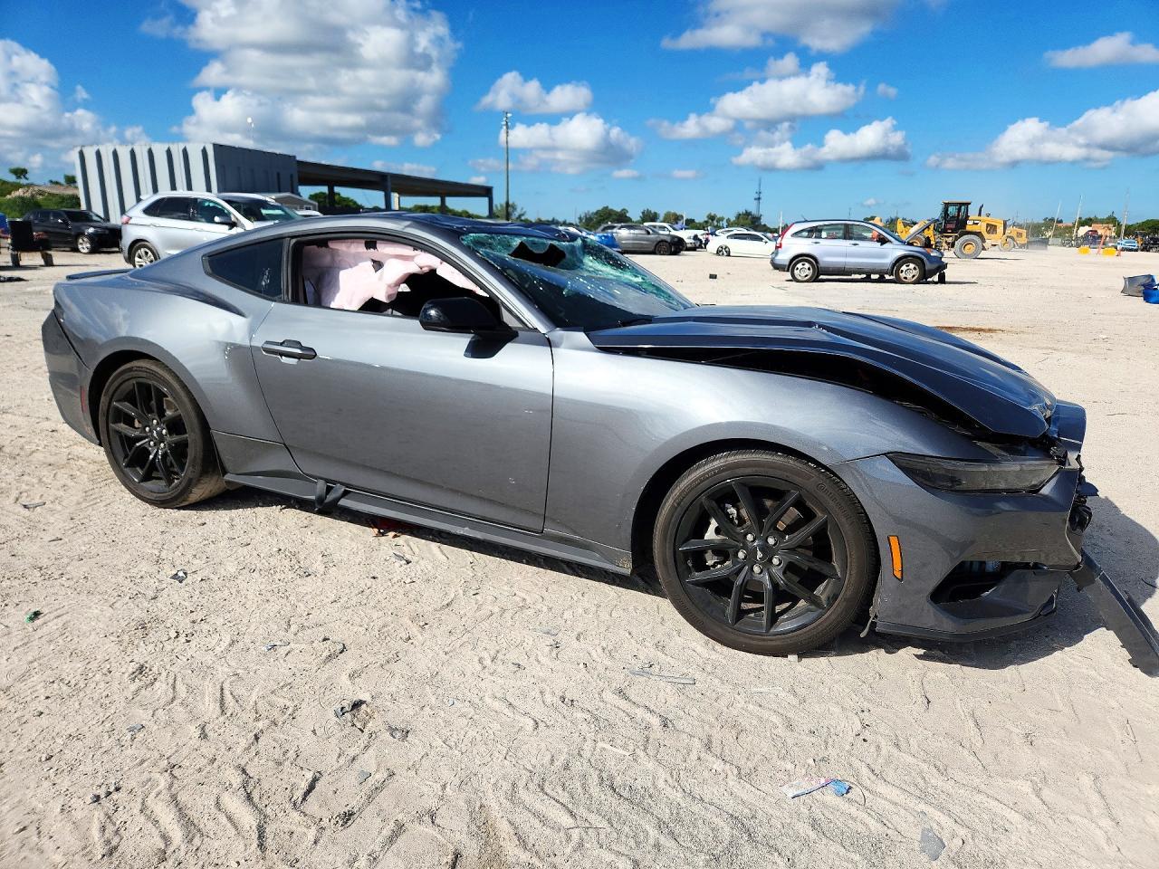 2025 Ford Mustang - zdjęcie 4