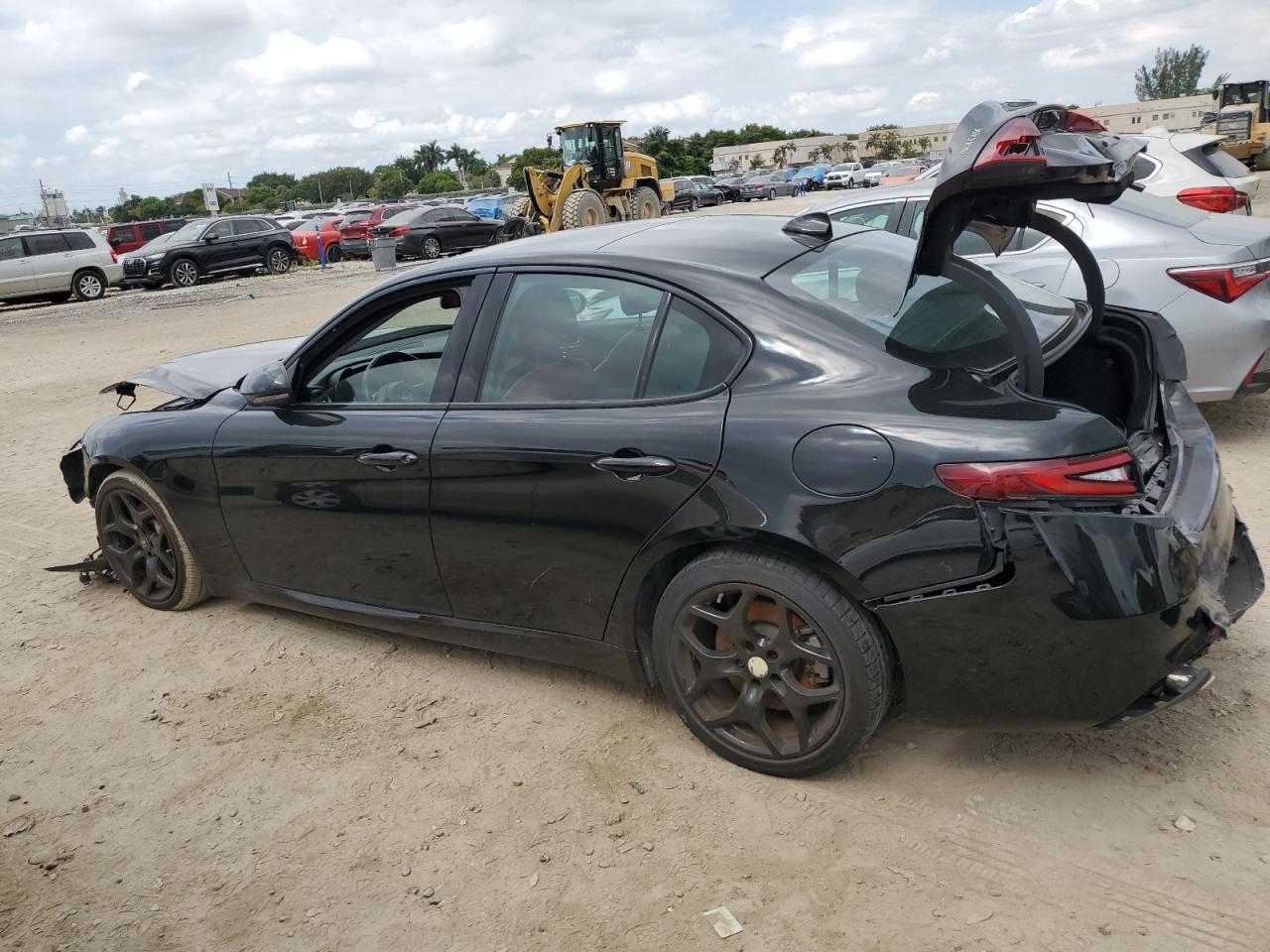 2021 Alfa Romeo Giulia Sport - zdjęcie 2