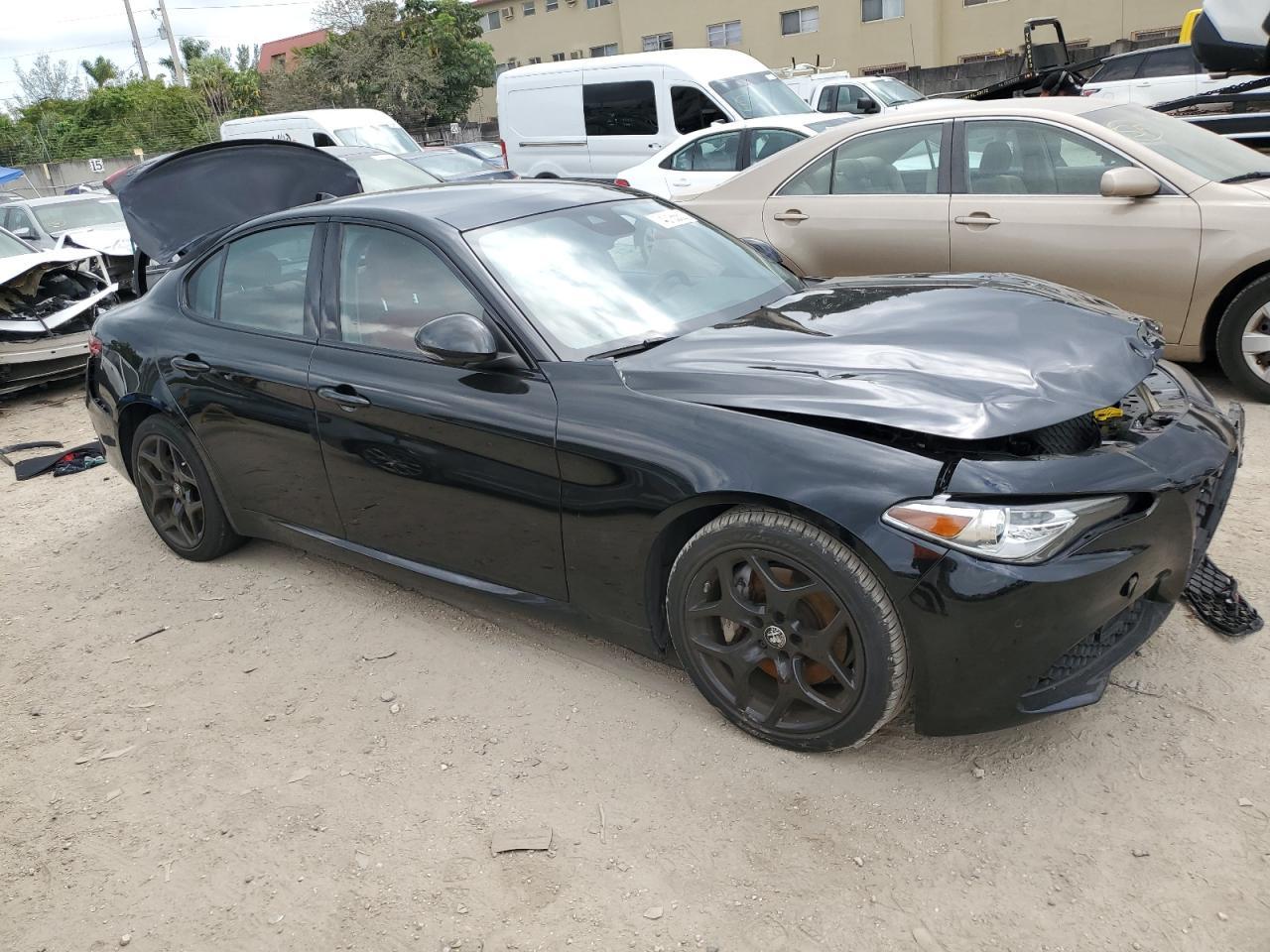 2021 Alfa Romeo Giulia Sport - zdjęcie 4