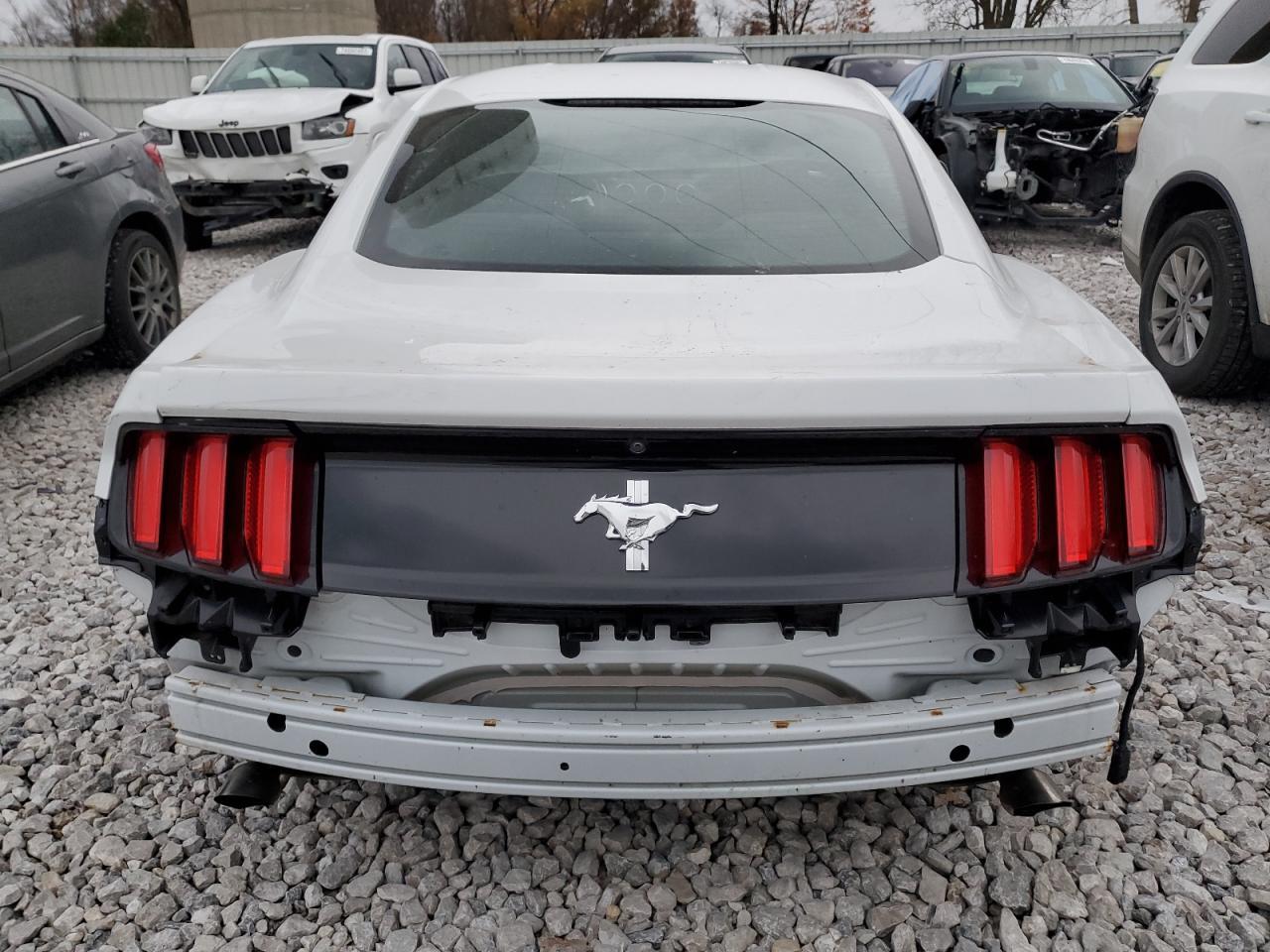 2017 Ford Mustang - zdjęcie 6