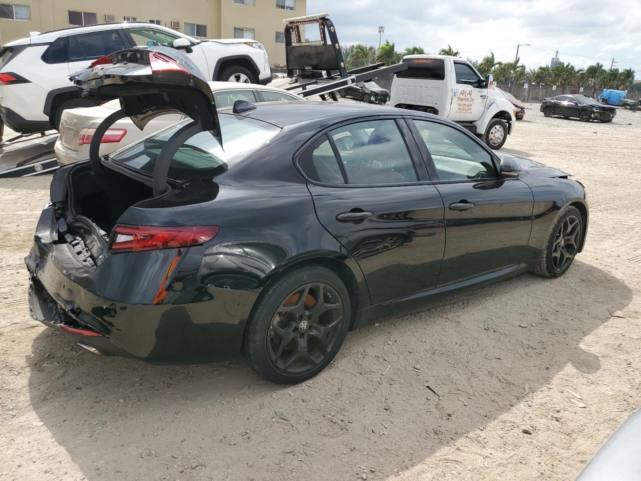 2021 Alfa Romeo Giulia Sport - zdjęcie 3