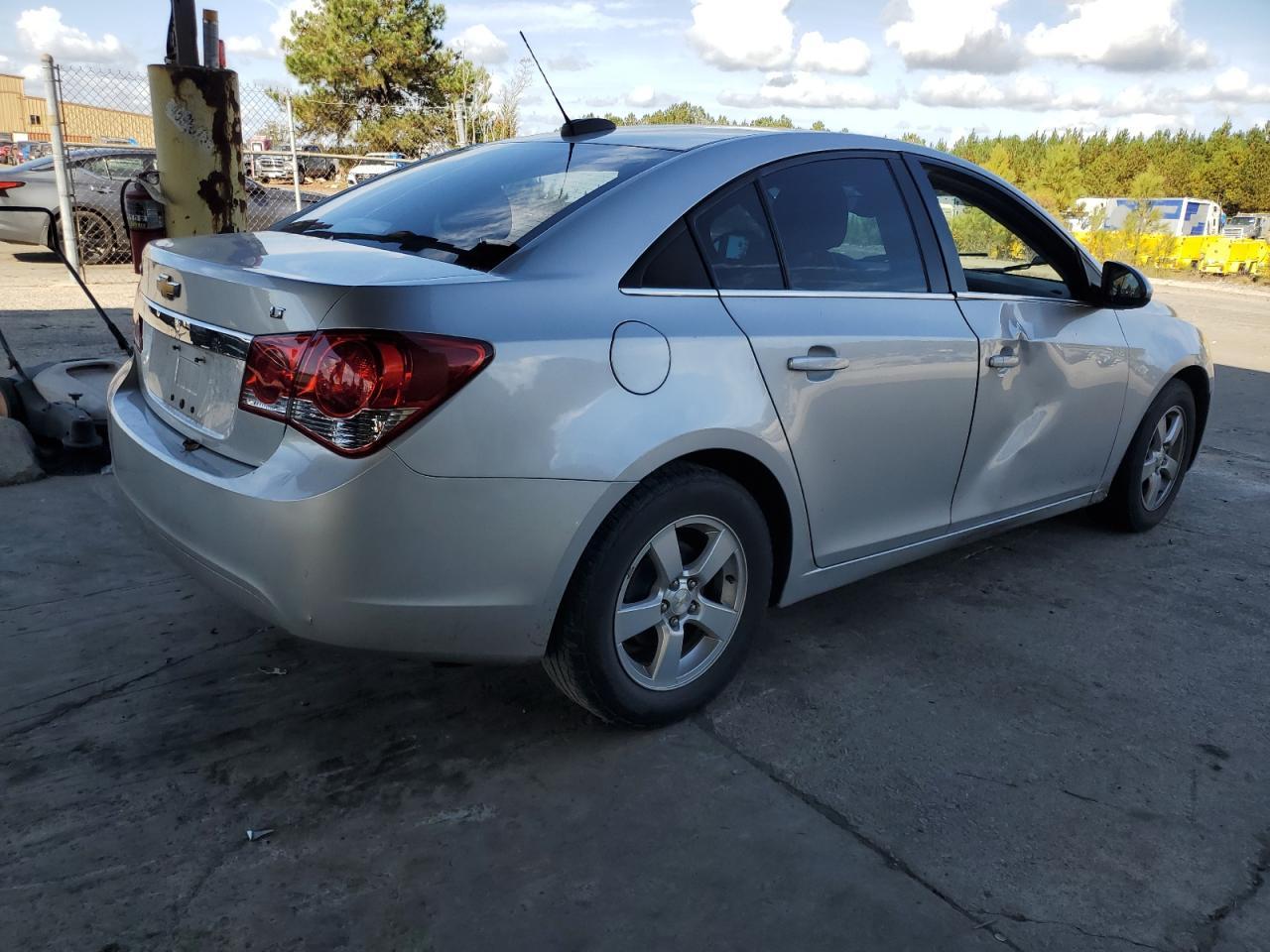 2015 Chevrolet Cruze 4D - zdjęcie 3