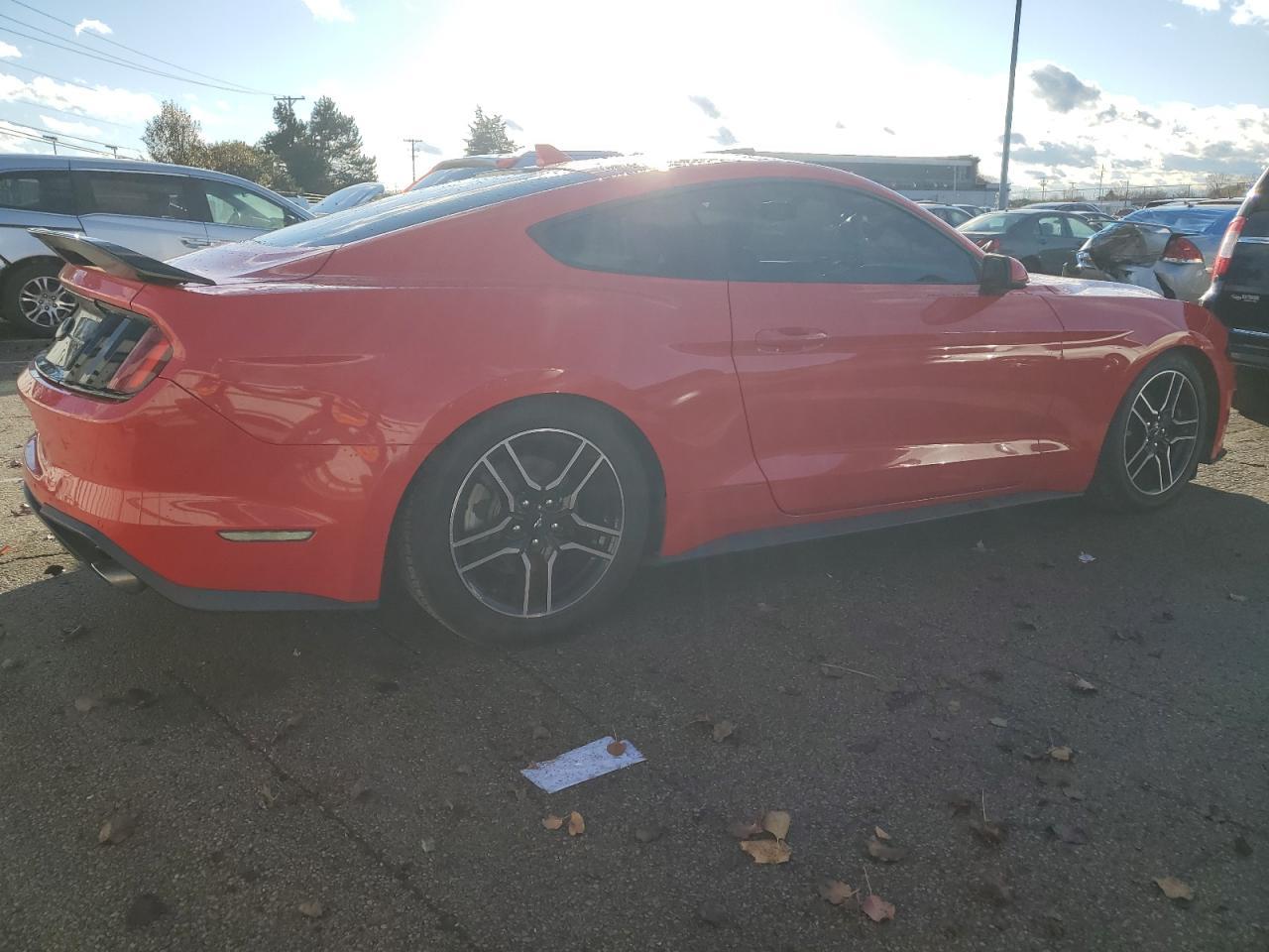 2020 Ford Mustang - zdjęcie 3