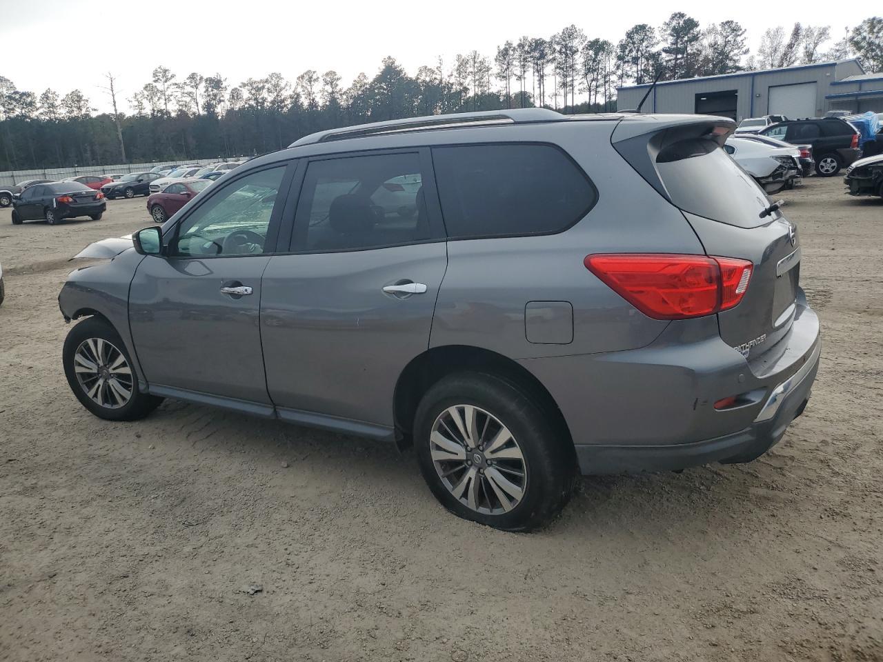 2018 Nissan Pathfinder Sv - zdjęcie 2