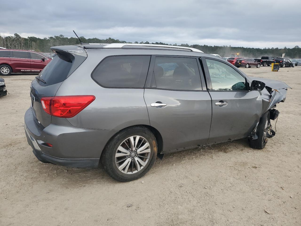 2018 Nissan Pathfinder Sv - zdjęcie 3