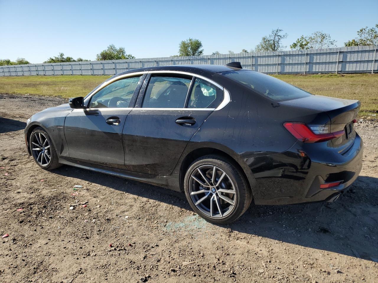 2020 BMW 330I - zdjęcie 2