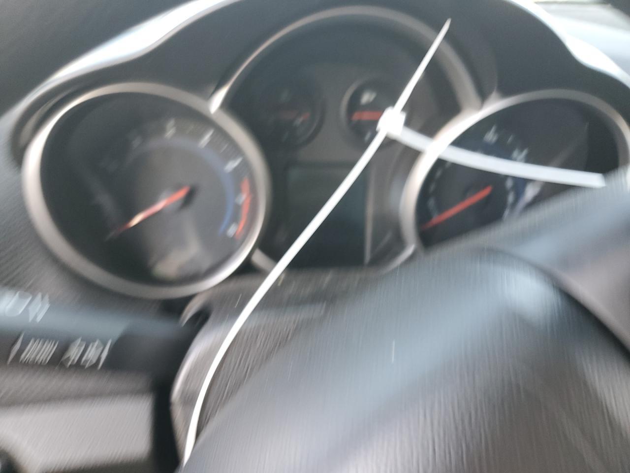 2015 Chevrolet Cruze 4D - zdjęcie 9