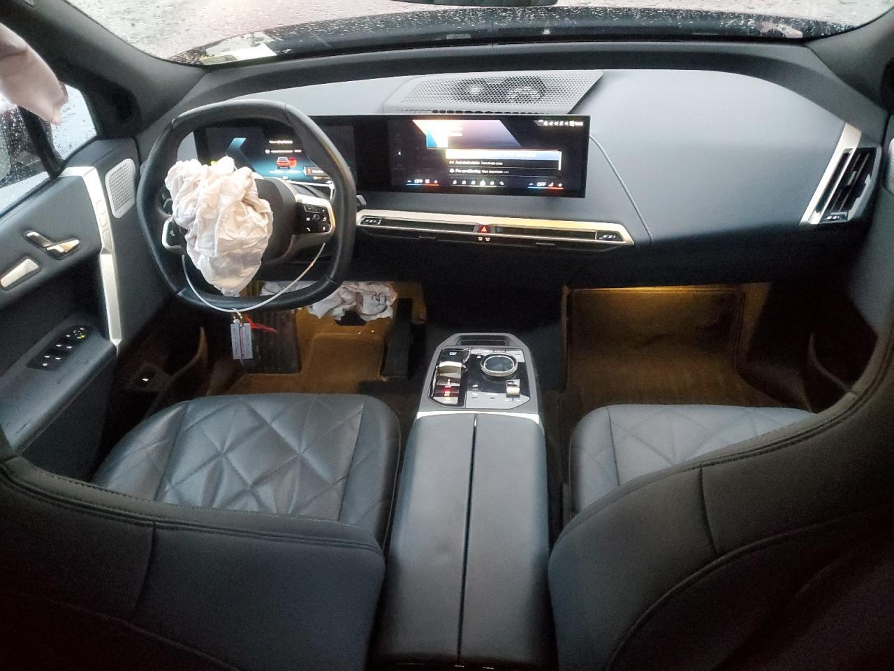 2024 BMW Ix xDrive50 - zdjęcie 8