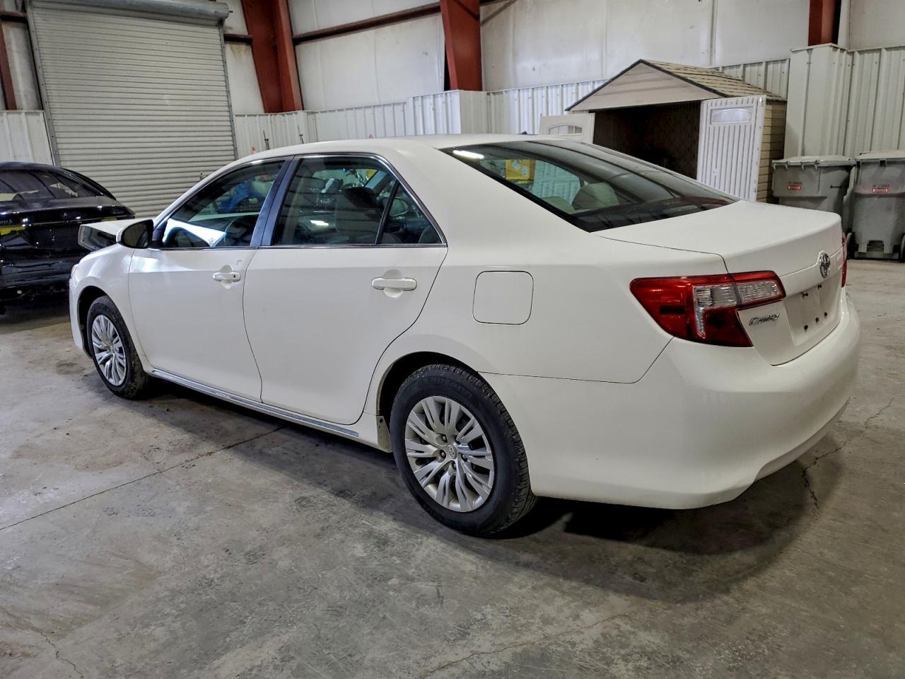 2014 Toyota Camry L - zdjęcie 2