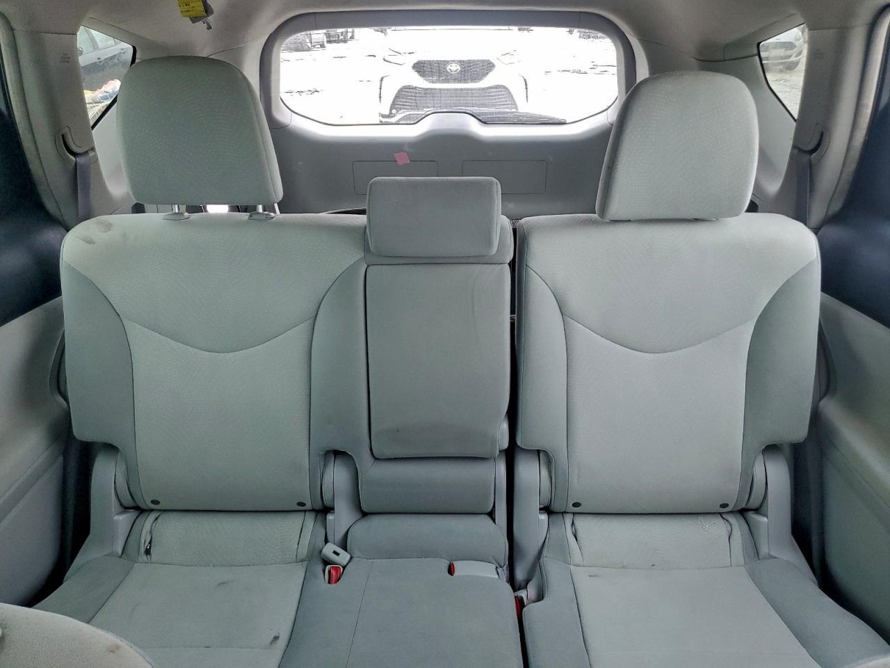 2013 Toyota Prius V - zdjęcie 10