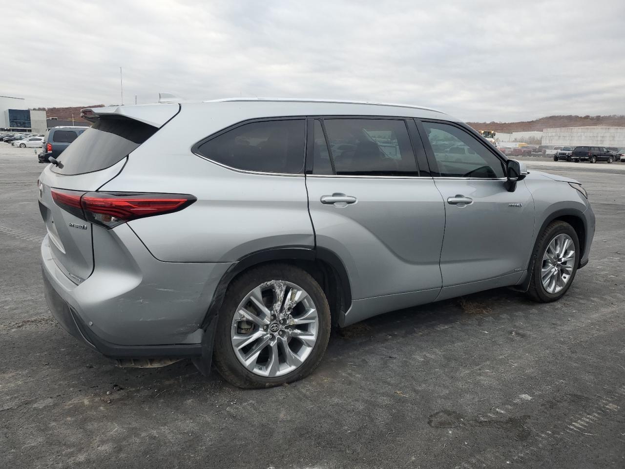 2021 Toyota Highlander - zdjęcie 3