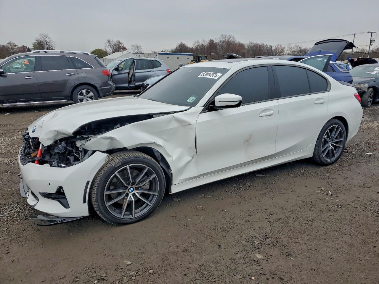 2021 BMW 330Xi - zdjęcie główne