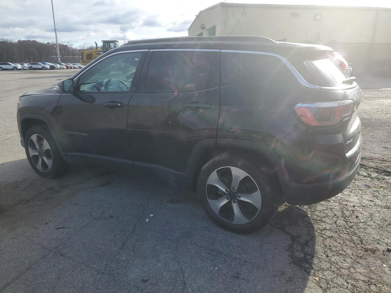 2018 Jeep Compass Latitude - zdjęcie 2