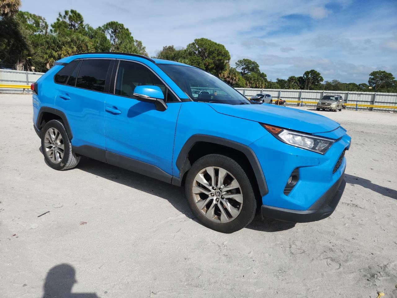 2021 Toyota RAV 4 - zdjęcie 4