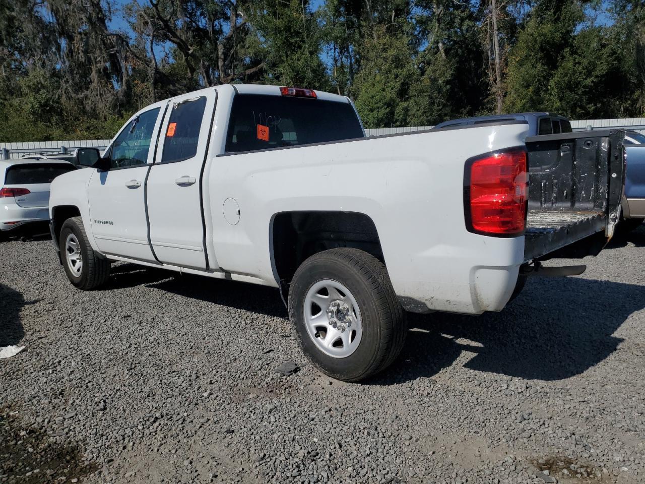 2018 Chevrolet Silverado - zdjęcie 2