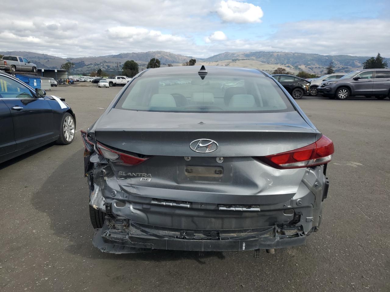 2017 Hyundai Elantra - zdjęcie 6