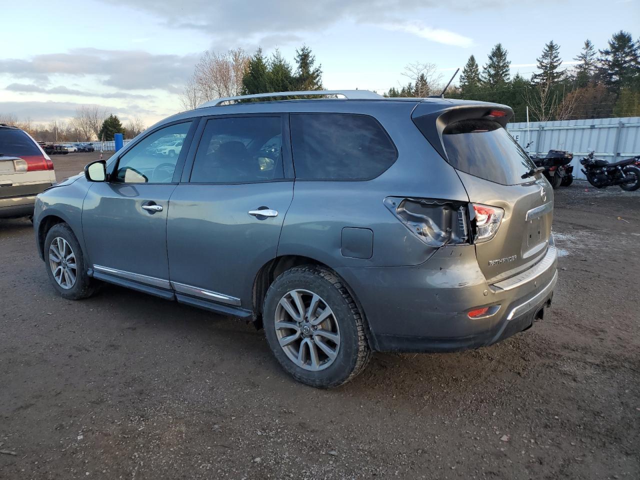 2015 Nissan Pathfinder - zdjęcie 2