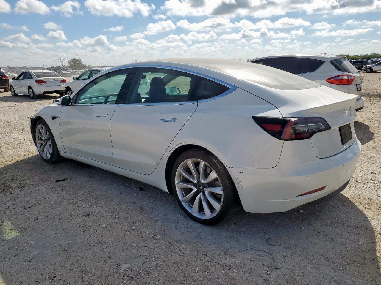 2020 Tesla Model 3 - zdjęcie 2