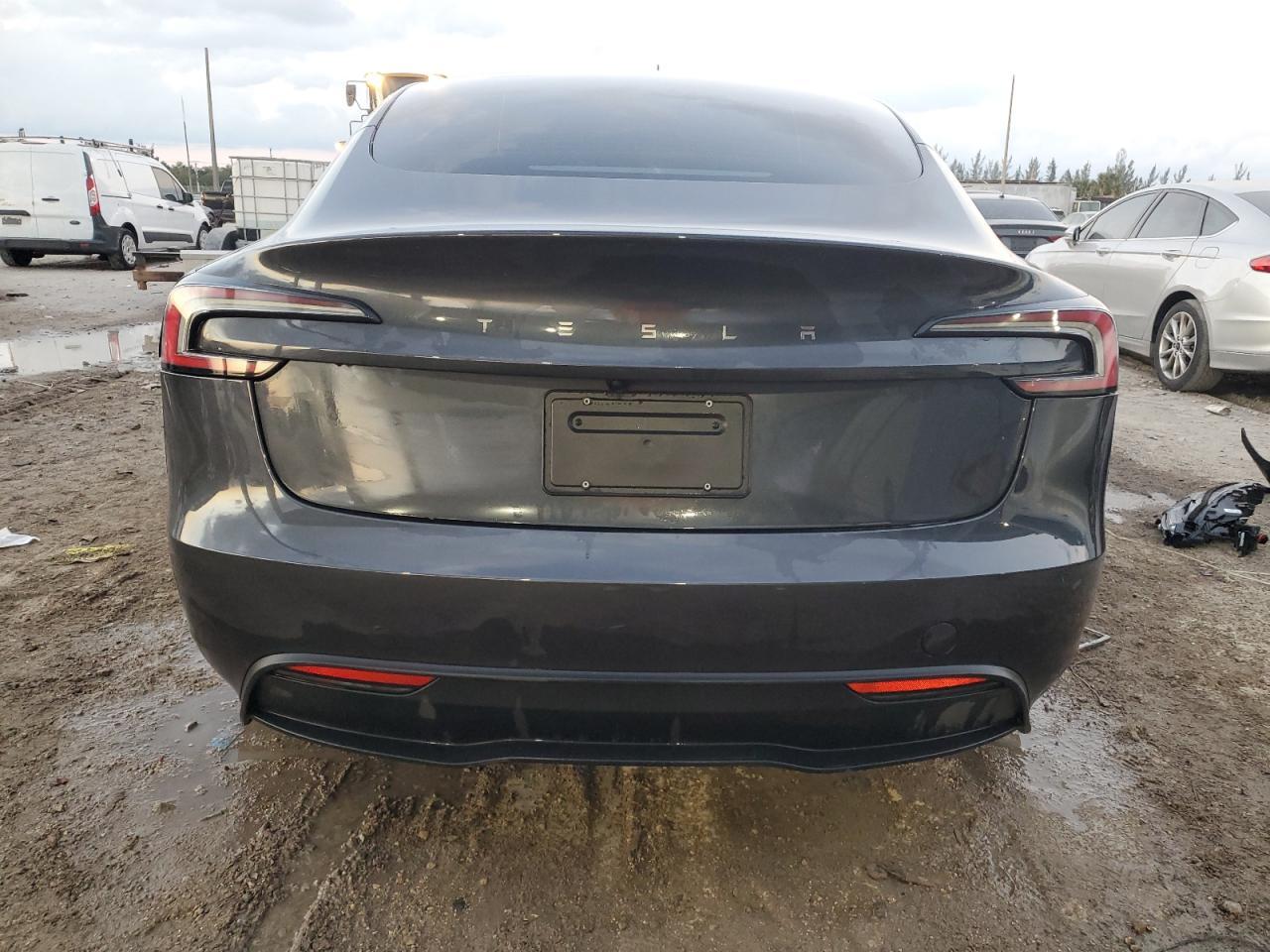 2025 Tesla Model 3 - zdjęcie 6