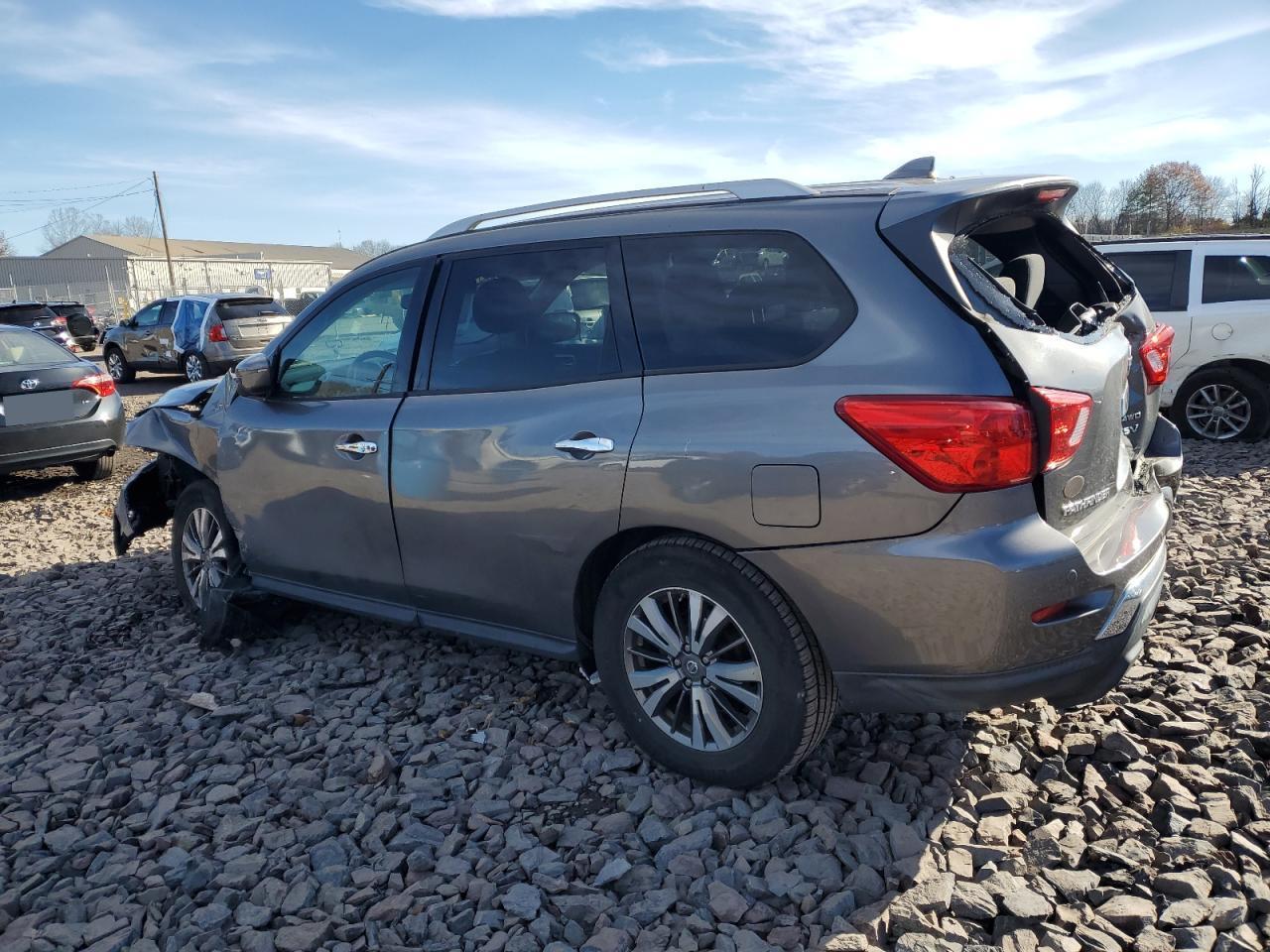 2019 Nissan Pathfinder - zdjęcie 2